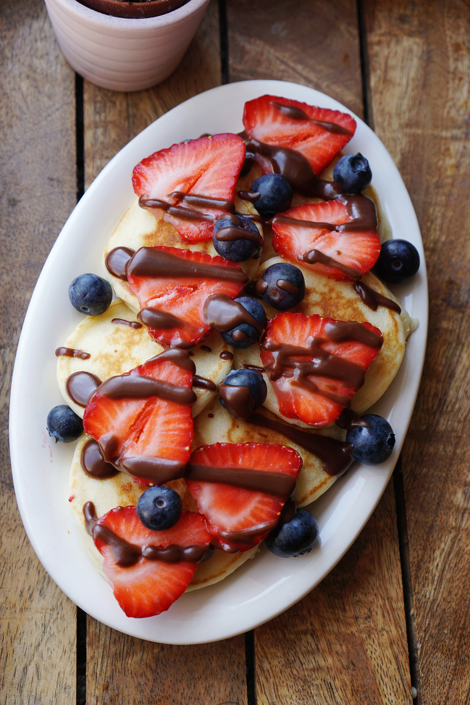 American style gluten free pancakes with strawberries, blueberries and a Nutella chocolate sauce | gluten free basics | gluten free breakfasts basics | gluten free brunch | gluten free recipes